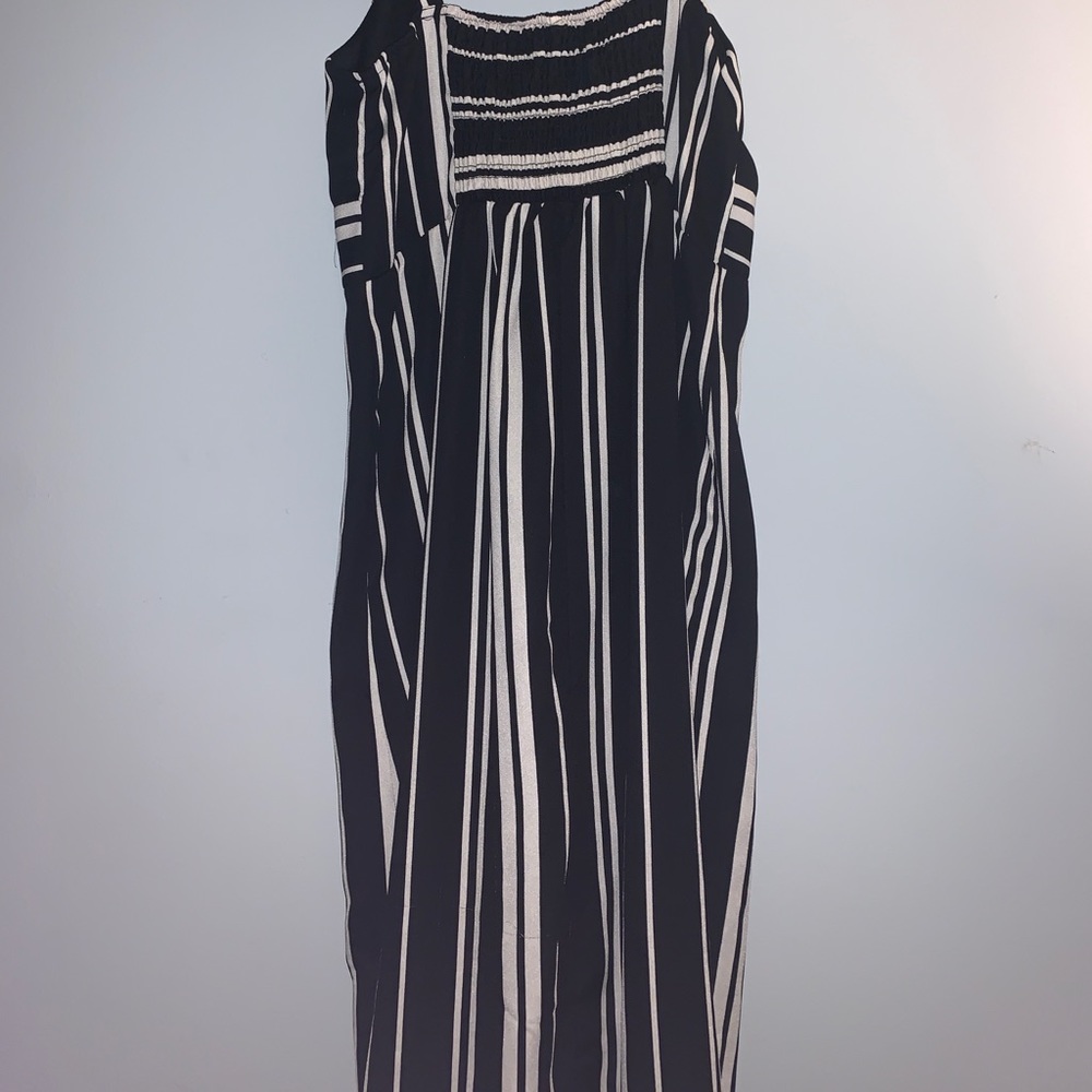 Striped Keyhole Cut Out Maxi Dress - Picture 2 of 3